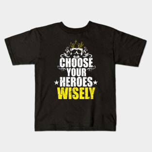 Choose your heroes wisely - king skull Kids T-Shirt